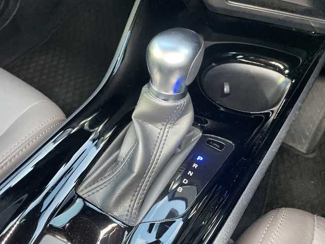 トヨタ Ｃ－ＨＲ G 広島県 2021(令3)年 2.9万km ホワイトパールクリスタルシャイン 禁煙/トヨタセーフティセンス/・プリクラッシュセーフティ/・レーンディパーチャーアラート/・オートマチックハイビーム/・先行車発進お知らせ/・レーダークルーズコントロール/クリアランスソナー/BSM/純正ディスプレイオーディオ/・ナビ/フルセグ/Bluetooth/USB/パノラミックビューモニター/革巻きステアリング/ステアイングスイッチ/オートライト/ハーフレザーシート/シートヒーター/電動パーキングブレーキ/ブレーキホールド/LEＤヘッドライト/フォグランプ/自動防眩ミラー/前後ドライブレコーダー（GL-05AP）/ＥＴＣ/純正フロアマット/純正ドアバイザー/トノカバー/純正アルミホイール車載（サマータイヤ）/W+サイド+カーテンエアバック
