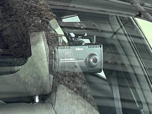 トヨタ Ｃ－ＨＲ G 広島県 2021(令3)年 2.9万km ホワイトパールクリスタルシャイン 禁煙/トヨタセーフティセンス/・プリクラッシュセーフティ/・レーンディパーチャーアラート/・オートマチックハイビーム/・先行車発進お知らせ/・レーダークルーズコントロール/クリアランスソナー/BSM/純正ディスプレイオーディオ/・ナビ/フルセグ/Bluetooth/USB/パノラミックビューモニター/革巻きステアリング/ステアイングスイッチ/オートライト/ハーフレザーシート/シートヒーター/電動パーキングブレーキ/ブレーキホールド/LEＤヘッドライト/フォグランプ/自動防眩ミラー/前後ドライブレコーダー（GL-05AP）/ＥＴＣ/純正フロアマット/純正ドアバイザー/トノカバー/純正アルミホイール車載（サマータイヤ）/W+サイド+カーテンエアバック