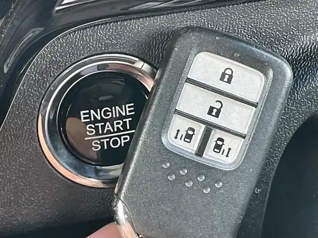ホンダ ステップワゴン スパーダ ホンダセンシング 千葉県 2019(令1)年 5.8万km プレミアムスパークルブラックパール 純正１０型ナビ/後席モニター/バックカメラ/CD/DVD/Bluetooth/フルセグTV/衝突被害軽減システム/クルーズコントロール/ETC/両側パワースライドドア/ウォークスルー/横滑り防止装置/レーンキープアシスト/LEDオートライト/純正16インチアルミホイール/純正フロアマット/プッシュスタート/アイドリングストップ/スマートキー