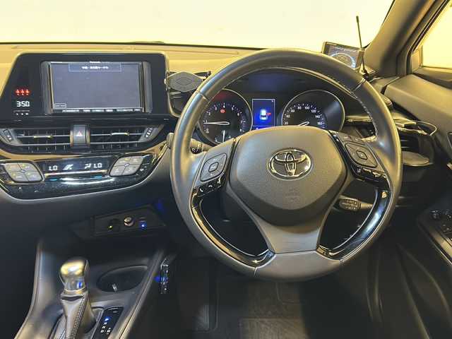 トヨタ Ｃ－ＨＲ S－T 道央・札幌 2019(平31)年 5.5万km メタルストリームM /4WD//社外ナビ//フルセグTV//バックカメラ//ドライブレコーダー//追従式クルーズコントロール//衝突軽減ブレーキ//レーンキープアシスト//スマートキー/スペアキー1本//プッシュスタート//LEDヘッドライト//オートライト//オートマチックハイビーム//ETC//電子パーキングブレーキ//横滑り防止装置//社外17インチアルミホイール//純正フロアマット//純正ドアバイザー