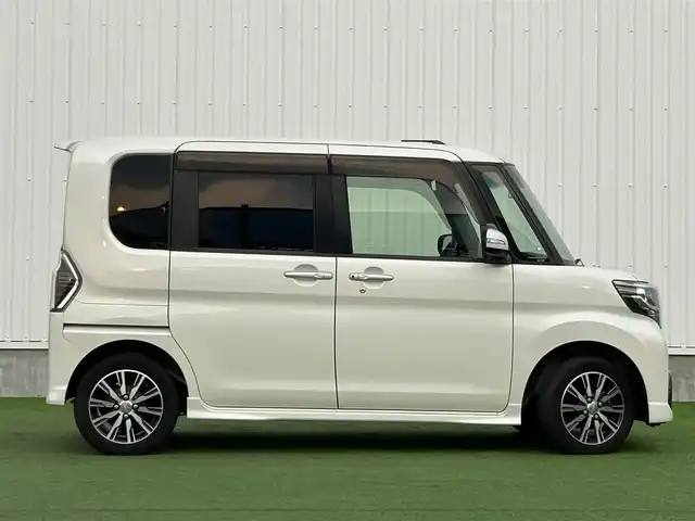 ダイハツ タント カスタム X トップED SA Ⅲ 香川県 2017(平29)年 6.6万km パールホワイトⅢ 登録時走行距離：65595km/純正ナビゲーション/→フルセグTV/→CD/DVD再生/バックカメラ/ビルトインETC/ドライブレコーダー/ステアリングリモコン/シートヒーター/片側パワースライドドア/コーナーセンサー/LEDオートライト/フォグランプ/オートハイビーム/純正14インチアルミホイール/スマートキー