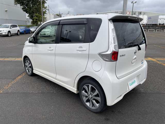 日産 デイズ ハイウェイスターG 新潟県 2013(平25)年 12.5万km ホワイトパール ４WD/メモリナビ　型式NX702/全方位カメラ/CD/BT/DVD/キセノン
