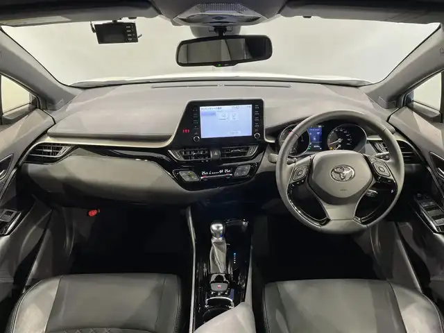 トヨタ Ｃ－ＨＲ G モード ネロ セーフティプラス 愛知県 2020(令2)年 6.3万km ブラック/ホワイトパールクリスタルシャイン 2トーン 純正９インチナビ　/(Bluetooth/FM/AM/フルセグTV/Miracast/USB/スマホ連携）/パノラミックビューモニター　/トヨタセーフティセンス　/　　-レーダークルーズコントロール/　　-プリクラッシュセーフティ/　　-レーンディパーチャーアラート/　　-オートマチックハイビーム/　　-ロードサインアシスト/先行車発進告知　/ビルトインＥＴＣ　/ＬＥＤヘッドライト/LEDフォグランプ　/シートヒーター　/ドライブレコーダー　/ブラインドスポットモニター/クリアランスソナー/プッシュスタート/　　-スマートキー/純正フロアマット