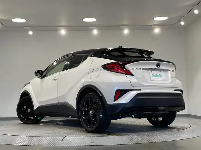 トヨタ Ｃ－ＨＲ G モード ネロ セーフティプラス 愛知県 2020(令2)年 6.3万km ブラック/ホワイトパールクリスタルシャイン 2トーン 純正９インチナビ　/(Bluetooth/FM/AM/フルセグTV/Miracast/USB/スマホ連携）/パノラミックビューモニター　/トヨタセーフティセンス　/　　-レーダークルーズコントロール/　　-プリクラッシュセーフティ/　　-レーンディパーチャーアラート/　　-オートマチックハイビーム/　　-ロードサインアシスト/先行車発進告知　/ビルトインＥＴＣ　/ＬＥＤヘッドライト/LEDフォグランプ　/シートヒーター　/ドライブレコーダー　/ブラインドスポットモニター/クリアランスソナー/プッシュスタート/　　-スマートキー/純正フロアマット
