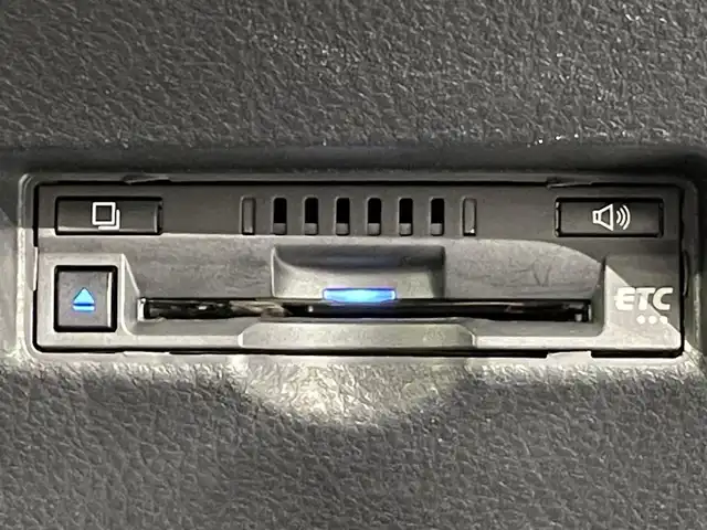 トヨタ Ｃ－ＨＲ G モード ネロ セーフティプラス 愛知県 2020(令2)年 6.3万km ブラック/ホワイトパールクリスタルシャイン 2トーン 純正９インチナビ　/(Bluetooth/FM/AM/フルセグTV/Miracast/USB/スマホ連携）/パノラミックビューモニター　/トヨタセーフティセンス　/　　-レーダークルーズコントロール/　　-プリクラッシュセーフティ/　　-レーンディパーチャーアラート/　　-オートマチックハイビーム/　　-ロードサインアシスト/先行車発進告知　/ビルトインＥＴＣ　/ＬＥＤヘッドライト/LEDフォグランプ　/シートヒーター　/ドライブレコーダー　/ブラインドスポットモニター/クリアランスソナー/プッシュスタート/　　-スマートキー/純正フロアマット