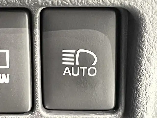 トヨタ Ｃ－ＨＲ G モード ネロ セーフティプラス 愛知県 2020(令2)年 6.3万km ブラック/ホワイトパールクリスタルシャイン 2トーン 純正９インチナビ　/(Bluetooth/FM/AM/フルセグTV/Miracast/USB/スマホ連携）/パノラミックビューモニター　/トヨタセーフティセンス　/　　-レーダークルーズコントロール/　　-プリクラッシュセーフティ/　　-レーンディパーチャーアラート/　　-オートマチックハイビーム/　　-ロードサインアシスト/先行車発進告知　/ビルトインＥＴＣ　/ＬＥＤヘッドライト/LEDフォグランプ　/シートヒーター　/ドライブレコーダー　/ブラインドスポットモニター/クリアランスソナー/プッシュスタート/　　-スマートキー/純正フロアマット