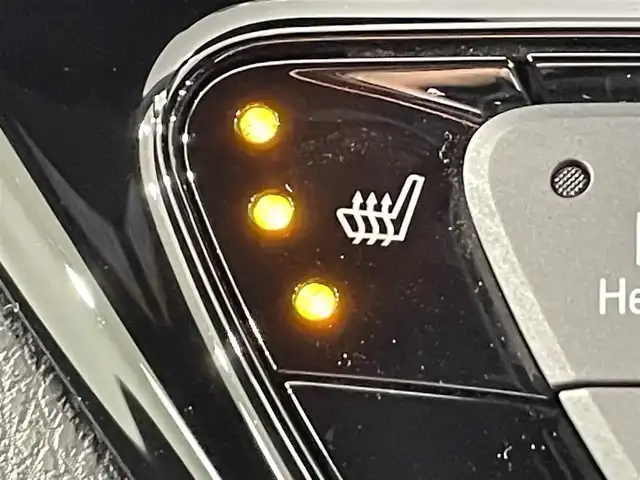 トヨタ Ｃ－ＨＲ G モード ネロ セーフティプラス 愛知県 2020(令2)年 6.3万km ブラック/ホワイトパールクリスタルシャイン 2トーン 純正９インチナビ　/(Bluetooth/FM/AM/フルセグTV/Miracast/USB/スマホ連携）/パノラミックビューモニター　/トヨタセーフティセンス　/　　-レーダークルーズコントロール/　　-プリクラッシュセーフティ/　　-レーンディパーチャーアラート/　　-オートマチックハイビーム/　　-ロードサインアシスト/先行車発進告知　/ビルトインＥＴＣ　/ＬＥＤヘッドライト/LEDフォグランプ　/シートヒーター　/ドライブレコーダー　/ブラインドスポットモニター/クリアランスソナー/プッシュスタート/　　-スマートキー/純正フロアマット