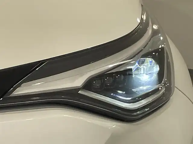 トヨタ Ｃ－ＨＲ G モード ネロ セーフティプラス 愛知県 2020(令2)年 6.3万km ブラック/ホワイトパールクリスタルシャイン 2トーン 純正９インチナビ　/(Bluetooth/FM/AM/フルセグTV/Miracast/USB/スマホ連携）/パノラミックビューモニター　/トヨタセーフティセンス　/　　-レーダークルーズコントロール/　　-プリクラッシュセーフティ/　　-レーンディパーチャーアラート/　　-オートマチックハイビーム/　　-ロードサインアシスト/先行車発進告知　/ビルトインＥＴＣ　/ＬＥＤヘッドライト/LEDフォグランプ　/シートヒーター　/ドライブレコーダー　/ブラインドスポットモニター/クリアランスソナー/プッシュスタート/　　-スマートキー/純正フロアマット