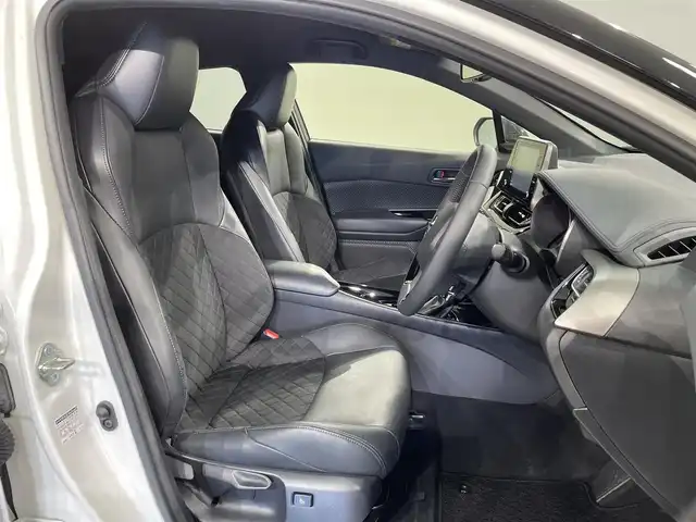 トヨタ Ｃ－ＨＲ G モード ネロ セーフティプラス 愛知県 2020(令2)年 6.3万km ブラック/ホワイトパールクリスタルシャイン 2トーン 純正９インチナビ　/(Bluetooth/FM/AM/フルセグTV/Miracast/USB/スマホ連携）/パノラミックビューモニター　/トヨタセーフティセンス　/　　-レーダークルーズコントロール/　　-プリクラッシュセーフティ/　　-レーンディパーチャーアラート/　　-オートマチックハイビーム/　　-ロードサインアシスト/先行車発進告知　/ビルトインＥＴＣ　/ＬＥＤヘッドライト/LEDフォグランプ　/シートヒーター　/ドライブレコーダー　/ブラインドスポットモニター/クリアランスソナー/プッシュスタート/　　-スマートキー/純正フロアマット