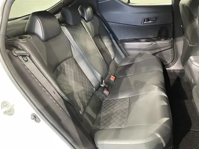 トヨタ Ｃ－ＨＲ G モード ネロ セーフティプラス 愛知県 2020(令2)年 6.3万km ブラック/ホワイトパールクリスタルシャイン 2トーン 純正９インチナビ　/(Bluetooth/FM/AM/フルセグTV/Miracast/USB/スマホ連携）/パノラミックビューモニター　/トヨタセーフティセンス　/　　-レーダークルーズコントロール/　　-プリクラッシュセーフティ/　　-レーンディパーチャーアラート/　　-オートマチックハイビーム/　　-ロードサインアシスト/先行車発進告知　/ビルトインＥＴＣ　/ＬＥＤヘッドライト/LEDフォグランプ　/シートヒーター　/ドライブレコーダー　/ブラインドスポットモニター/クリアランスソナー/プッシュスタート/　　-スマートキー/純正フロアマット