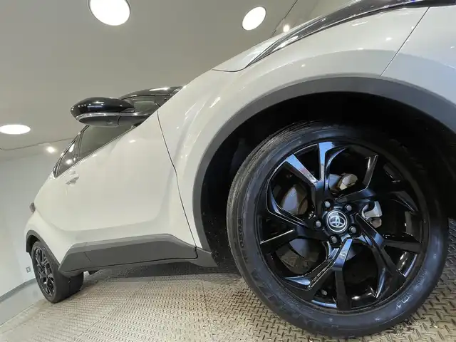 トヨタ Ｃ－ＨＲ G モード ネロ セーフティプラス 愛知県 2020(令2)年 6.3万km ブラック/ホワイトパールクリスタルシャイン 2トーン 純正９インチナビ　/(Bluetooth/FM/AM/フルセグTV/Miracast/USB/スマホ連携）/パノラミックビューモニター　/トヨタセーフティセンス　/　　-レーダークルーズコントロール/　　-プリクラッシュセーフティ/　　-レーンディパーチャーアラート/　　-オートマチックハイビーム/　　-ロードサインアシスト/先行車発進告知　/ビルトインＥＴＣ　/ＬＥＤヘッドライト/LEDフォグランプ　/シートヒーター　/ドライブレコーダー　/ブラインドスポットモニター/クリアランスソナー/プッシュスタート/　　-スマートキー/純正フロアマット