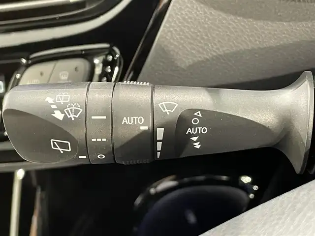 トヨタ Ｃ－ＨＲ G モード ネロ セーフティプラス 愛知県 2020(令2)年 6.3万km ブラック/ホワイトパールクリスタルシャイン 2トーン 純正９インチナビ　/(Bluetooth/FM/AM/フルセグTV/Miracast/USB/スマホ連携）/パノラミックビューモニター　/トヨタセーフティセンス　/　　-レーダークルーズコントロール/　　-プリクラッシュセーフティ/　　-レーンディパーチャーアラート/　　-オートマチックハイビーム/　　-ロードサインアシスト/先行車発進告知　/ビルトインＥＴＣ　/ＬＥＤヘッドライト/LEDフォグランプ　/シートヒーター　/ドライブレコーダー　/ブラインドスポットモニター/クリアランスソナー/プッシュスタート/　　-スマートキー/純正フロアマット