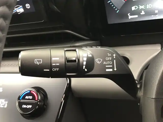 日産 セレナ e－パワー ルキシオン 愛知県 2024(令6)年 1.4万km ダイヤモンドブラック ワンオーナー/ワイヤレス充電/純正12.1インチナビ/アラウンドビューモニター/フルセグTV/純正11インチフリップダウンモニター/プロパイロット/ブラインドスポットモニター/衝突被害軽減システム/コーナーセンサー/横滑り防止装置/レーンキープアシスト/オートライト/オートマチックハイビーム/LEDヘッドライト/LEDフォグランプ/デジタルインナーミラー/両側パワースライドドア/ドライブレコーダー/ETC2.0/純正AW/純正フロアマット/プッシュスタート/スマートキー/スペアキー
