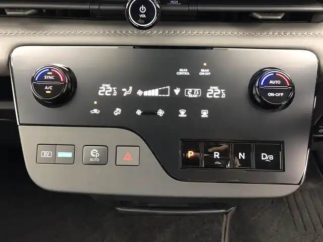 日産 セレナ e－パワー ルキシオン 愛知県 2024(令6)年 1.4万km ダイヤモンドブラック ワンオーナー/ワイヤレス充電/純正12.1インチナビ/アラウンドビューモニター/フルセグTV/純正11インチフリップダウンモニター/プロパイロット/ブラインドスポットモニター/衝突被害軽減システム/コーナーセンサー/横滑り防止装置/レーンキープアシスト/オートライト/オートマチックハイビーム/LEDヘッドライト/LEDフォグランプ/デジタルインナーミラー/両側パワースライドドア/ドライブレコーダー/ETC2.0/純正AW/純正フロアマット/プッシュスタート/スマートキー/スペアキー