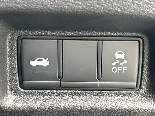 日産 スカイライン 400R 神奈川県 2023(令5)年 3.2万km ブリリアントホワイトパール 400R専用エクステリア/対向レッドキャリパー/純正HDDナビ/Apple Carplay/フルセグTV/全周囲カメラ/黒革シート/前席パワーシート/前席シートヒーター/ACC/エマージェンシーブレーキ/BSM/LKA/Nissan Connect/ETC2.0/パドルシフト/前方ドライブレコーダー