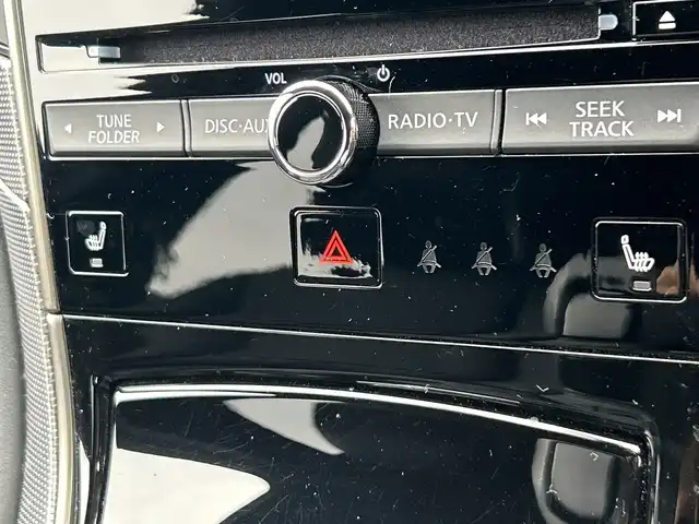 日産 スカイライン 400R 神奈川県 2023(令5)年 3.2万km ブリリアントホワイトパール 400R専用エクステリア/対向レッドキャリパー/純正HDDナビ/Apple Carplay/フルセグTV/全周囲カメラ/黒革シート/前席パワーシート/前席シートヒーター/ACC/エマージェンシーブレーキ/BSM/LKA/Nissan Connect/ETC2.0/パドルシフト/前方ドライブレコーダー