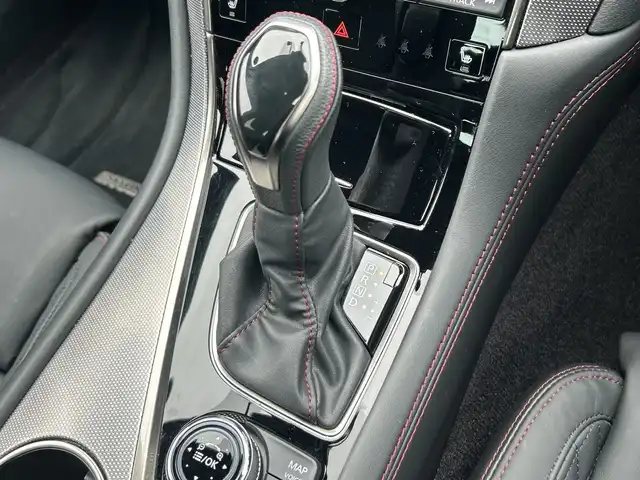 日産 スカイライン 400R 神奈川県 2023(令5)年 3.2万km ブリリアントホワイトパール 400R専用エクステリア/対向レッドキャリパー/純正HDDナビ/Apple Carplay/フルセグTV/全周囲カメラ/黒革シート/前席パワーシート/前席シートヒーター/ACC/エマージェンシーブレーキ/BSM/LKA/Nissan Connect/ETC2.0/パドルシフト/前方ドライブレコーダー