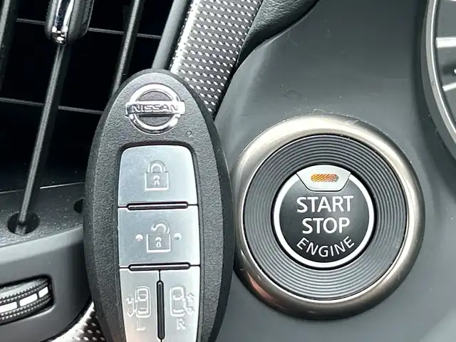 日産 スカイライン 400R 神奈川県 2023(令5)年 3.2万km ブリリアントホワイトパール 400R専用エクステリア/対向レッドキャリパー/純正HDDナビ/Apple Carplay/フルセグTV/全周囲カメラ/黒革シート/前席パワーシート/前席シートヒーター/ACC/エマージェンシーブレーキ/BSM/LKA/Nissan Connect/ETC2.0/パドルシフト/前方ドライブレコーダー