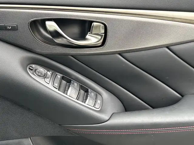 日産 スカイライン 400R 神奈川県 2023(令5)年 3.2万km ブリリアントホワイトパール 400R専用エクステリア/対向レッドキャリパー/純正HDDナビ/Apple Carplay/フルセグTV/全周囲カメラ/黒革シート/前席パワーシート/前席シートヒーター/ACC/エマージェンシーブレーキ/BSM/LKA/Nissan Connect/ETC2.0/パドルシフト/前方ドライブレコーダー