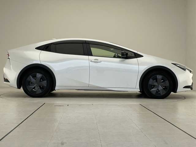 トヨタ プリウス U 愛知県 2023(令5)年 3.3万km プラチナホワイトパールマイカ 純正ディズプレイオーディオ　ナビ機能なし/レーダークルーズコントロール/シートヒーター/バックカメラ/コーナーセンサー/フルセグ/Bluetooth/ETC2.0/LEDヘッドライト/オートマチックハイビーム/衝突軽減システム/ステアリングスイッチ/スマートキー/プッシュスタート