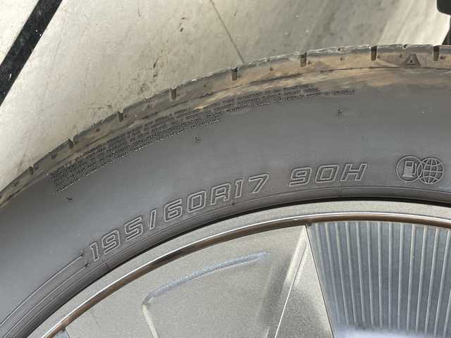 トヨタ プリウス U 愛知県 2023(令5)年 3.3万km プラチナホワイトパールマイカ 純正ディズプレイオーディオ　ナビ機能なし/レーダークルーズコントロール/シートヒーター/バックカメラ/コーナーセンサー/フルセグ/Bluetooth/ETC2.0/LEDヘッドライト/オートマチックハイビーム/衝突軽減システム/ステアリングスイッチ/スマートキー/プッシュスタート