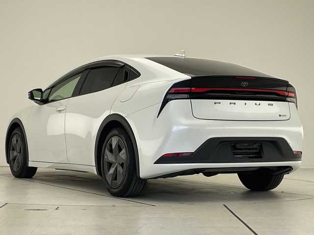 トヨタ プリウス U 愛知県 2023(令5)年 3.3万km プラチナホワイトパールマイカ 純正ディズプレイオーディオ　ナビ機能なし/レーダークルーズコントロール/シートヒーター/バックカメラ/コーナーセンサー/フルセグ/Bluetooth/ETC2.0/LEDヘッドライト/オートマチックハイビーム/衝突軽減システム/ステアリングスイッチ/スマートキー/プッシュスタート