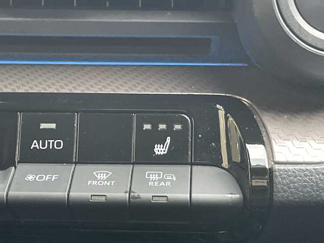 トヨタ プリウス U 愛知県 2023(令5)年 3.3万km プラチナホワイトパールマイカ 純正ディズプレイオーディオ　ナビ機能なし/レーダークルーズコントロール/シートヒーター/バックカメラ/コーナーセンサー/フルセグ/Bluetooth/ETC2.0/LEDヘッドライト/オートマチックハイビーム/衝突軽減システム/ステアリングスイッチ/スマートキー/プッシュスタート