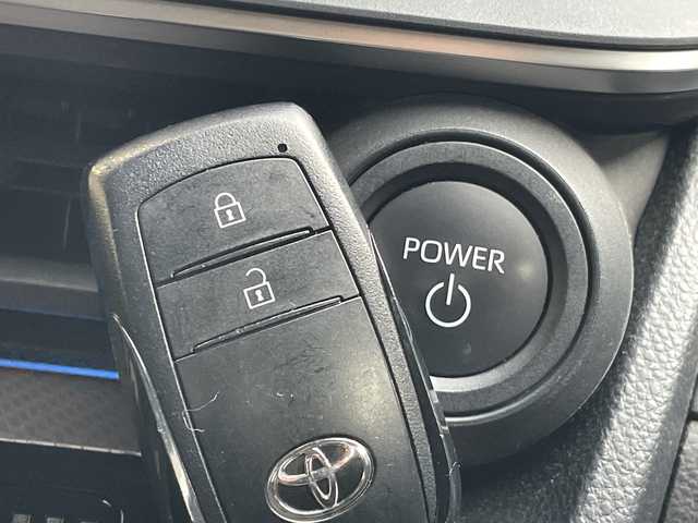 トヨタ プリウス U 愛知県 2023(令5)年 3.3万km プラチナホワイトパールマイカ 純正ディズプレイオーディオ　ナビ機能なし/レーダークルーズコントロール/シートヒーター/バックカメラ/コーナーセンサー/フルセグ/Bluetooth/ETC2.0/LEDヘッドライト/オートマチックハイビーム/衝突軽減システム/ステアリングスイッチ/スマートキー/プッシュスタート