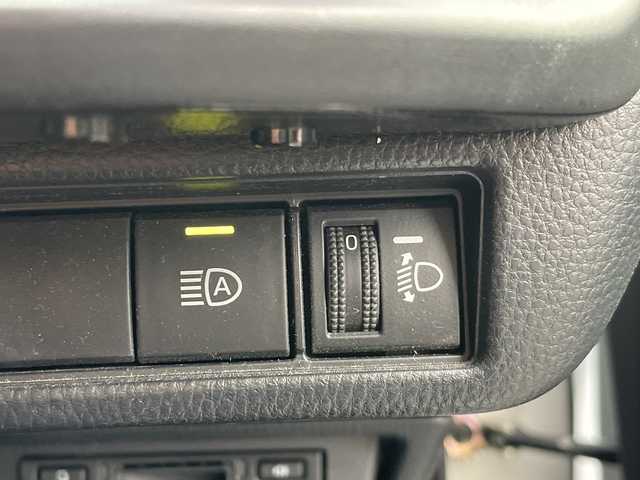 トヨタ プリウス U 愛知県 2023(令5)年 3.3万km プラチナホワイトパールマイカ 純正ディズプレイオーディオ　ナビ機能なし/レーダークルーズコントロール/シートヒーター/バックカメラ/コーナーセンサー/フルセグ/Bluetooth/ETC2.0/LEDヘッドライト/オートマチックハイビーム/衝突軽減システム/ステアリングスイッチ/スマートキー/プッシュスタート