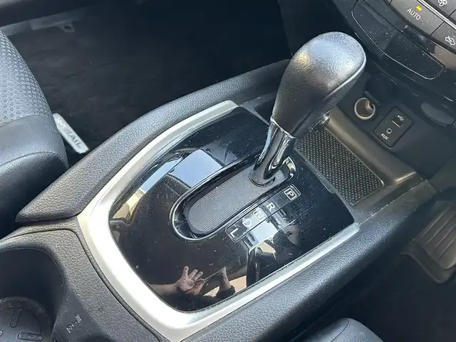 日産 エクストレイル ハイブリッド 20X エマージェンシーブレーキ 兵庫県 2015(平27)年 11.4万km ダイヤモンドブラック ワンオーナー/4WD/純正ナビ（AM/FM/CD/AUX/USB/BT）/ワンセグTV/アラウンドビューモニター/プッシュスタート/ステアリングリモコン/クルーズコントロール/衝突軽減被害システム/横滑り防止装置/前席シートヒーター/前後ドライブレコーダー/ビルドインETC/純正フロアマット/コーナーセンサー/ドアバイザー/純正アルミ17インチ/取扱説明書/保証書