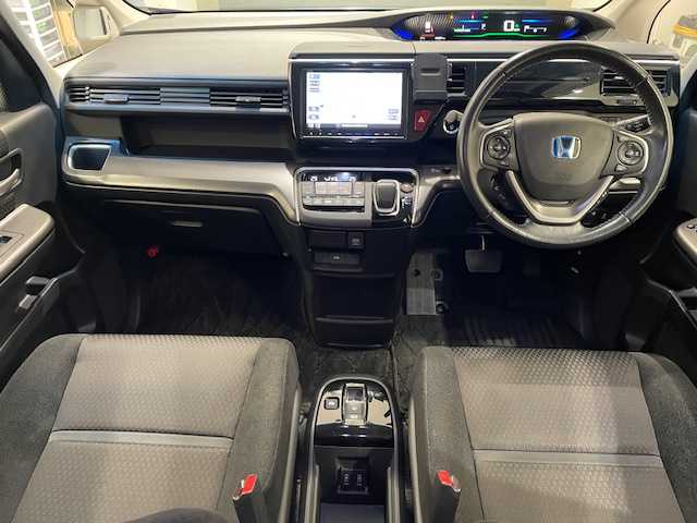 ホンダ ステップワゴン スパーダ ハイブリッド G ホンダセンシング 宮城県 2018(平30)年 6.3万km オブシダンブルーパール ホンダセンシング/・衝突軽減ブレーキ/・誤発進抑制機能/・路外逸脱抑制機能/・車線維持支援システム/・アダプティブ・クルーズ・コントロール/・先行者発進お知らせ機能/・標識認識機能/純正ナビ/・型番：VXM-175VFNi/・フルセグTV/Bluetooth/CD/DVD/・バックカメラ/・USB入力端子/・純正ETC/・前方ドライブレコーダー/純正フリップダウンモニター/両側パワースライドドア/アイドリングストップ/電子パーキング/・オートブレーキホールド/革巻きステアリング/・ステアリングリモコン/プッシュスタート/・スマートキー/LEDヘッドライト/・オートライト/・フォグランプ/純正アルミホイール/純正フロアマット/ドアバイザー