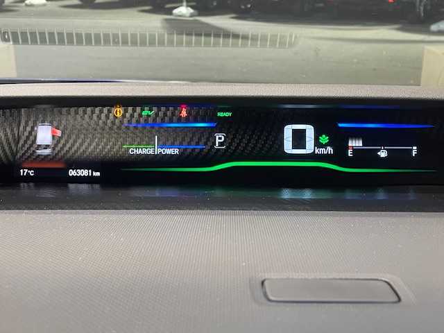 ホンダ ステップワゴン スパーダ ハイブリッド G ホンダセンシング 宮城県 2018(平30)年 6.3万km オブシダンブルーパール ホンダセンシング/・衝突軽減ブレーキ/・誤発進抑制機能/・路外逸脱抑制機能/・車線維持支援システム/・アダプティブ・クルーズ・コントロール/・先行者発進お知らせ機能/・標識認識機能/純正ナビ/・型番：VXM-175VFNi/・フルセグTV/Bluetooth/CD/DVD/・バックカメラ/・USB入力端子/・純正ETC/・前方ドライブレコーダー/純正フリップダウンモニター/両側パワースライドドア/アイドリングストップ/電子パーキング/・オートブレーキホールド/革巻きステアリング/・ステアリングリモコン/プッシュスタート/・スマートキー/LEDヘッドライト/・オートライト/・フォグランプ/純正アルミホイール/純正フロアマット/ドアバイザー