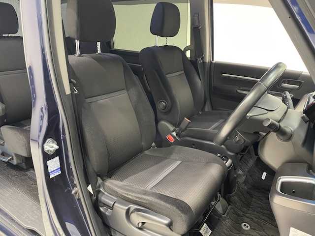 ホンダ ステップワゴン スパーダ ハイブリッド G ホンダセンシング 宮城県 2018(平30)年 6.3万km オブシダンブルーパール ホンダセンシング/・衝突軽減ブレーキ/・誤発進抑制機能/・路外逸脱抑制機能/・車線維持支援システム/・アダプティブ・クルーズ・コントロール/・先行者発進お知らせ機能/・標識認識機能/純正ナビ/・型番：VXM-175VFNi/・フルセグTV/Bluetooth/CD/DVD/・バックカメラ/・USB入力端子/・純正ETC/・前方ドライブレコーダー/純正フリップダウンモニター/両側パワースライドドア/アイドリングストップ/電子パーキング/・オートブレーキホールド/革巻きステアリング/・ステアリングリモコン/プッシュスタート/・スマートキー/LEDヘッドライト/・オートライト/・フォグランプ/純正アルミホイール/純正フロアマット/ドアバイザー