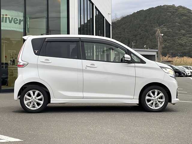 日産 デイズ ハイウェイスターX 鹿児島県 2017(平29)年 9.4万km ホワイトパール ワンオーナー/エマージェンシーブレーキ/純正SDナビ/フルセグTV/   CD/DVD/Bluetooth/アラウンドビューモニター/プッシュスタート/スマートキー×２/ETC/新車時保証書/取扱説明書