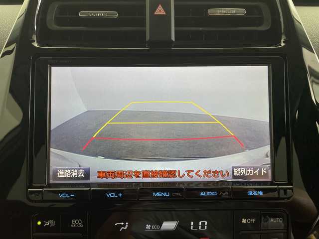 トヨタ プリウス A ツーリングセレクション 鹿児島県 2016(平28)年 5.3万km ホワイトパールクリスタルシャイン 9インチ純正SDナビ（DSZT-YC4T）/CD/DVD/フルセグTV/Bluetooth/バックカメラ/純正前方ドライブレコーダー（DRT-H68A）/Toyota Safety Sense P/レーダークルーズコントロール/プリクラッシュセーフティ/（ミリ波レーダー・単眼カメラ・昼歩行者検知機能付）/（対車両：自車車速域約10km/hから最高速度：最大約40km/h減速可）/（対歩行者：自車車速域約10km/hから80km/h間：最大約30km/h減速可）/オートマチックハイビーム /（作動車速：30km/以上時）/レーンディパーチャーアラート（LDA）/（作動車速：50km/h以上時）/HUD/100V電源/ビルトインETC/前席シートヒーター/革巻きステアリング/ステアリングスイッチ/LEDヘッドライト/オートライト/フォグランプ/純正17インチアルミホイール/保証書/取扱説明書/ナビ取扱説明書