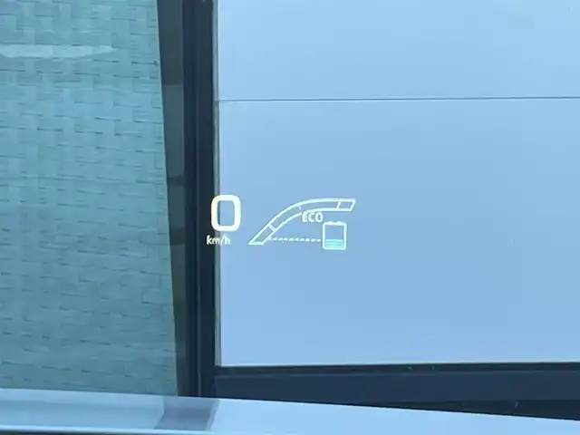 トヨタ プリウス A ツーリングセレクション 香川県 2016(平28)年 5.3万km ホワイトパールクリスタルシャイン Toyota Safety Sense P/レーダークルーズコントロール/プリクラッシュセーフティ/（ミリ波レーダー・単眼カメラ・昼歩行者検知機能付）/（対車両：自車車速域約10km/hから最高速度：最大約40km/h減速可）/（対歩行者：自車車速域約10km/hから80km/h間：最大約30km/h減速可）/オートマチックハイビーム /（作動車速：30km/以上時）/レーンディパーチャーアラート（LDA）/（作動車速：50km/h以上時）/9インチ純正SDナビ（DSZT-YC4T）/AM/FM/フルセグTV/Bluetooth/バックカメラ/インテリジェントパーキングアシスト/純正前方ドライブレコーダー（DRT-H68A）/HUD/100V電源/ビルトインETC/前席シートヒーター/レザーシート/革巻きステアリング/ステアリングリモコン/LEDヘッドライト/オートライト/フォグランプ/純正17インチアルミホイール