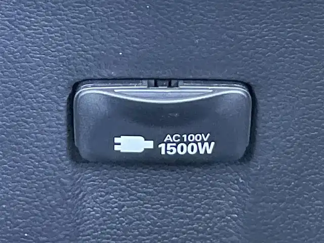 トヨタ プリウス A ツーリングセレクション 香川県 2016(平28)年 5.3万km ホワイトパールクリスタルシャイン Toyota Safety Sense P/レーダークルーズコントロール/プリクラッシュセーフティ/（ミリ波レーダー・単眼カメラ・昼歩行者検知機能付）/（対車両：自車車速域約10km/hから最高速度：最大約40km/h減速可）/（対歩行者：自車車速域約10km/hから80km/h間：最大約30km/h減速可）/オートマチックハイビーム /（作動車速：30km/以上時）/レーンディパーチャーアラート（LDA）/（作動車速：50km/h以上時）/9インチ純正SDナビ（DSZT-YC4T）/AM/FM/フルセグTV/Bluetooth/バックカメラ/インテリジェントパーキングアシスト/純正前方ドライブレコーダー（DRT-H68A）/HUD/100V電源/ビルトインETC/前席シートヒーター/レザーシート/革巻きステアリング/ステアリングリモコン/LEDヘッドライト/オートライト/フォグランプ/純正17インチアルミホイール