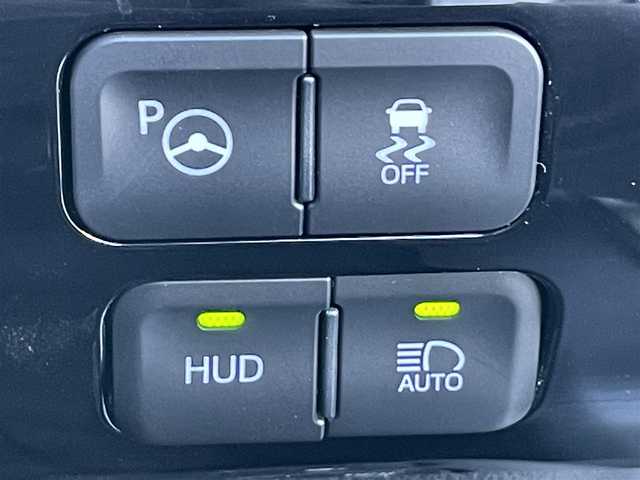 トヨタ プリウス A ツーリングセレクション 香川県 2016(平28)年 5.3万km ホワイトパールクリスタルシャイン Toyota Safety Sense P/レーダークルーズコントロール/プリクラッシュセーフティ/（ミリ波レーダー・単眼カメラ・昼歩行者検知機能付）/（対車両：自車車速域約10km/hから最高速度：最大約40km/h減速可）/（対歩行者：自車車速域約10km/hから80km/h間：最大約30km/h減速可）/オートマチックハイビーム /（作動車速：30km/以上時）/レーンディパーチャーアラート（LDA）/（作動車速：50km/h以上時）/9インチ純正SDナビ（DSZT-YC4T）/AM/FM/フルセグTV/Bluetooth/バックカメラ/インテリジェントパーキングアシスト/純正前方ドライブレコーダー（DRT-H68A）/HUD/100V電源/ビルトインETC/前席シートヒーター/レザーシート/革巻きステアリング/ステアリングリモコン/LEDヘッドライト/オートライト/フォグランプ/純正17インチアルミホイール