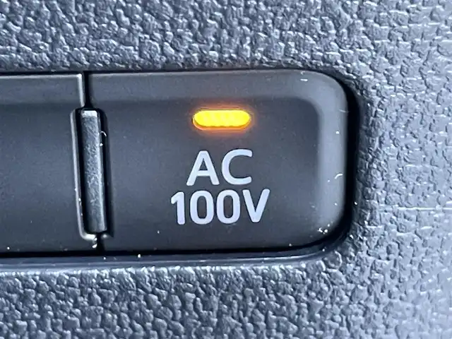 トヨタ プリウス A ツーリングセレクション 香川県 2016(平28)年 5.3万km ホワイトパールクリスタルシャイン Toyota Safety Sense P/レーダークルーズコントロール/プリクラッシュセーフティ/（ミリ波レーダー・単眼カメラ・昼歩行者検知機能付）/（対車両：自車車速域約10km/hから最高速度：最大約40km/h減速可）/（対歩行者：自車車速域約10km/hから80km/h間：最大約30km/h減速可）/オートマチックハイビーム /（作動車速：30km/以上時）/レーンディパーチャーアラート（LDA）/（作動車速：50km/h以上時）/9インチ純正SDナビ（DSZT-YC4T）/AM/FM/フルセグTV/Bluetooth/バックカメラ/インテリジェントパーキングアシスト/純正前方ドライブレコーダー（DRT-H68A）/HUD/100V電源/ビルトインETC/前席シートヒーター/レザーシート/革巻きステアリング/ステアリングリモコン/LEDヘッドライト/オートライト/フォグランプ/純正17インチアルミホイール