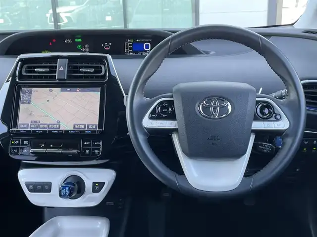 トヨタ プリウス A ツーリングセレクション 香川県 2016(平28)年 5.3万km ホワイトパールクリスタルシャイン Toyota Safety Sense P/レーダークルーズコントロール/プリクラッシュセーフティ/（ミリ波レーダー・単眼カメラ・昼歩行者検知機能付）/（対車両：自車車速域約10km/hから最高速度：最大約40km/h減速可）/（対歩行者：自車車速域約10km/hから80km/h間：最大約30km/h減速可）/オートマチックハイビーム /（作動車速：30km/以上時）/レーンディパーチャーアラート（LDA）/（作動車速：50km/h以上時）/9インチ純正SDナビ（DSZT-YC4T）/AM/FM/フルセグTV/Bluetooth/バックカメラ/インテリジェントパーキングアシスト/純正前方ドライブレコーダー（DRT-H68A）/HUD/100V電源/ビルトインETC/前席シートヒーター/レザーシート/革巻きステアリング/ステアリングリモコン/LEDヘッドライト/オートライト/フォグランプ/純正17インチアルミホイール