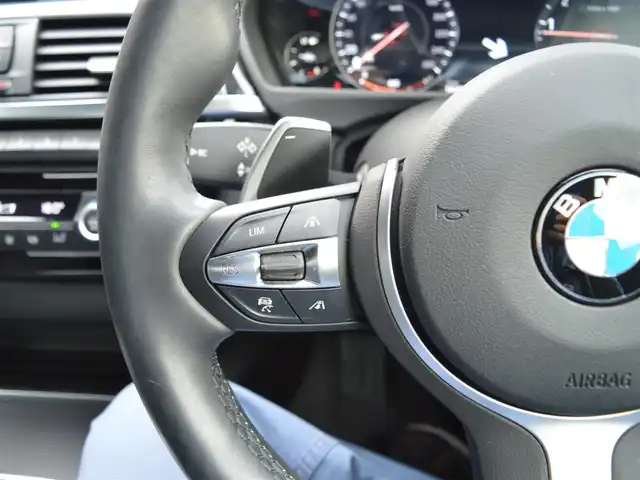 ＢＭＷ ４２０ｉ クーペ Mスポーツ 栃木県 2019(令1)年 0.9万km メルボルンレッド ドライビング・アシスト/・レーン・ディパーチャー・ウォーニング(車線逸脱警告システム)/・前車接近警告機能/・衝突回避/被害軽減ブレーキ/ACC／アクティブ・クルーズ・コントロール(ストップ&ゴー機能付)/8.8インチHDDナビゲーションシステム/・地デジ(12セグ/ワンセグ)/・Bluetooth/・DVD/CD/・USB/リヤ・ビュー・カメラ/パーキング・アシスト/シフト・パドル/電動フロント・シート(運転席& 助手席)/フロント・シート・ヒーティング/ダコタ・レザー・シート/ETC車載器/アダプティブLEDヘッドライト/Mライト・アロイ・ホイール・スタースポーク・スタイリング400M