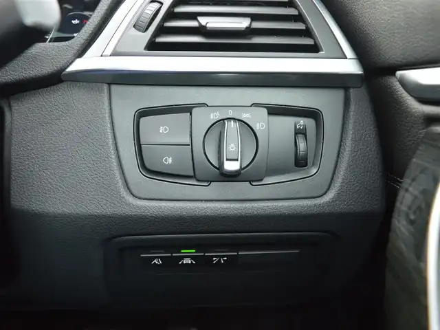 ＢＭＷ ４２０ｉ クーペ Mスポーツ 栃木県 2019(令1)年 0.9万km メルボルンレッド ドライビング・アシスト/・レーン・ディパーチャー・ウォーニング(車線逸脱警告システム)/・前車接近警告機能/・衝突回避/被害軽減ブレーキ/ACC／アクティブ・クルーズ・コントロール(ストップ&ゴー機能付)/8.8インチHDDナビゲーションシステム/・地デジ(12セグ/ワンセグ)/・Bluetooth/・DVD/CD/・USB/リヤ・ビュー・カメラ/パーキング・アシスト/シフト・パドル/電動フロント・シート(運転席& 助手席)/フロント・シート・ヒーティング/ダコタ・レザー・シート/ETC車載器/アダプティブLEDヘッドライト/Mライト・アロイ・ホイール・スタースポーク・スタイリング400M