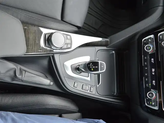 ＢＭＷ ４２０ｉ クーペ Mスポーツ 栃木県 2019(令1)年 0.9万km メルボルンレッド ドライビング・アシスト/・レーン・ディパーチャー・ウォーニング(車線逸脱警告システム)/・前車接近警告機能/・衝突回避/被害軽減ブレーキ/ACC／アクティブ・クルーズ・コントロール(ストップ&ゴー機能付)/8.8インチHDDナビゲーションシステム/・地デジ(12セグ/ワンセグ)/・Bluetooth/・DVD/CD/・USB/リヤ・ビュー・カメラ/パーキング・アシスト/シフト・パドル/電動フロント・シート(運転席& 助手席)/フロント・シート・ヒーティング/ダコタ・レザー・シート/ETC車載器/アダプティブLEDヘッドライト/Mライト・アロイ・ホイール・スタースポーク・スタイリング400M
