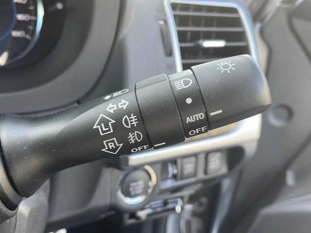 スバル フォレスター S－リミテッド 山口県 2015(平27)年 9.7万km アイスシルバーメタリック 禁煙車/社外メモリナビ/(CD/DVD/USB/Bluetooth/フルセグTV)/バックカメラ/ETC/サンルーフ/衝突軽減ブレーキ/レーンキープアシスト/レーダークルーズコントロール/パワーバックドア/ハーフレザーシート/前席パワーシート/全席シートヒーター/パドルシフト/ステアリングスイッチ/オートライト/フォグランプ/プッシュスタート/スマートキー×２/純正アルミホイール/純正フロアマット/スタッドレスタイヤ積み込み/取扱説明書/記録簿