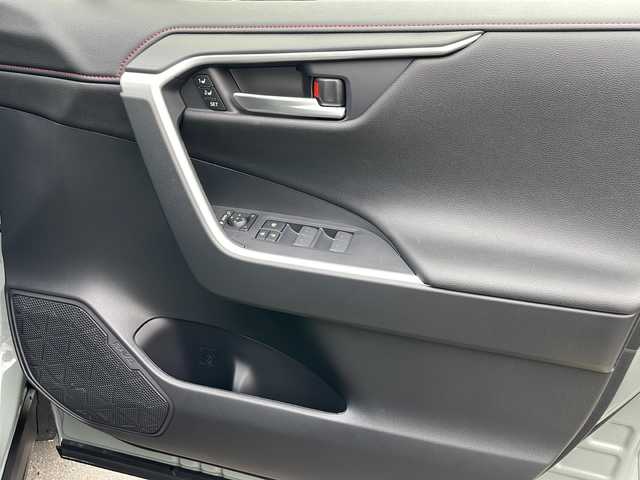 トヨタ ＲＡＶ４ HV アドベンチャー オフロードPKGⅡ 青森県 2025(令7)年 0.1万km未満 緑Ⅱ 登録時走行23km/4WD/純正10.5インチディスプレイオーディオプラスナビ/フルセグTV/OPパノラミックビューモニター/OPデジタルインナーミラー/OPパワーバックドア/OP AC100V1500W/黒合皮シート/前席エアシート・ヒーター/運転席パワーシート/ステアリングヒーター/セーフティセンス/プリクラッシュセーフティ/レーダークルーズコントロール/レーントレーシングアシスト/オートマチックハイビーム/ブラインドスポットモニター/前後ドライブレコーダー/ビルトインETC2.0/純正フロアマット/LEDヘッドライト/LEDフォグランプ/専用ブリッジ型ルーフレール/専用サスペンション/専用18インチアルミ/OP2トーンルーフ/OPブラックフロントバンパー/OPブラックナンバープレートガーニッシュ