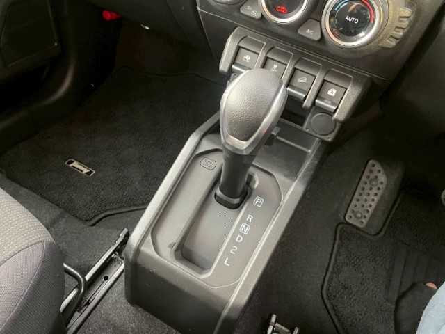 スズキ ジムニー XC 岩手県 2020(令2)年 2.8万km ブルーイッシュブラックパール3 AIS検査済み/【2508040834】/ABS/横滑り防止装置/LEDヘッドライト/ヒルディセントコントロール/レーンアシスト/バックカメラ/オートマチックハイビーム/盗難防止装置/シートヒーター/パワステ/ETC/Bluetooth接続/USB入力端子/ドラレコ/フロントフォグランプ/Bratオリジナルホイール（社外）/ヨコハマ ジオランダーM/T(社外）/2インチリフトアップキット（社外）/G’BASE 前後バンパー（社外）/スキッドプレート（社外）/グリル（社外）/マフラー（社外）/スモークサイドマーカー（社外）/社外パーツ取付有