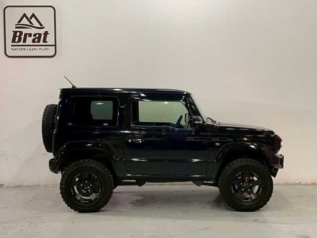 スズキ ジムニー XC 岩手県 2020(令2)年 2.8万km ブルーイッシュブラックパール3 AIS検査済み/【2508040834】/ABS/横滑り防止装置/LEDヘッドライト/ヒルディセントコントロール/レーンアシスト/バックカメラ/オートマチックハイビーム/盗難防止装置/シートヒーター/パワステ/ETC/Bluetooth接続/USB入力端子/ドラレコ/フロントフォグランプ/Bratオリジナルホイール（社外）/ヨコハマ ジオランダーM/T(社外）/2インチリフトアップキット（社外）/G’BASE 前後バンパー（社外）/スキッドプレート（社外）/グリル（社外）/マフラー（社外）/スモークサイドマーカー（社外）/社外パーツ取付有