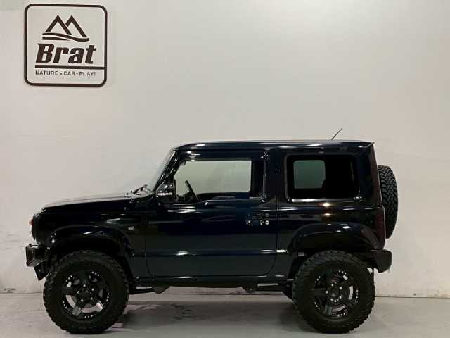 スズキ ジムニー XC 岩手県 2020(令2)年 2.8万km ブルーイッシュブラックパール3 AIS検査済み/【2508040834】/ABS/横滑り防止装置/LEDヘッドライト/ヒルディセントコントロール/レーンアシスト/バックカメラ/オートマチックハイビーム/盗難防止装置/シートヒーター/パワステ/ETC/Bluetooth接続/USB入力端子/ドラレコ/フロントフォグランプ/Bratオリジナルホイール（社外）/ヨコハマ ジオランダーM/T(社外）/2インチリフトアップキット（社外）/G’BASE 前後バンパー（社外）/スキッドプレート（社外）/グリル（社外）/マフラー（社外）/スモークサイドマーカー（社外）/社外パーツ取付有