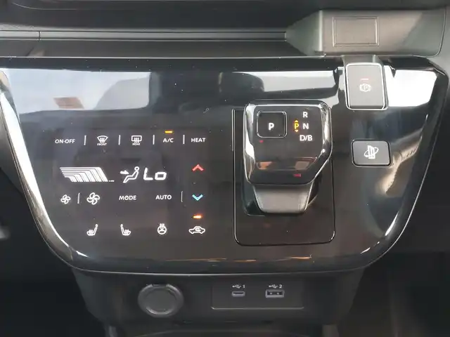 三菱 ｅＫクロス ＥＶ P 東京都 2022(令4)年 0.6万km アメジストブラック 純正ナビ/　・フルセグTV/　・Bluetooth接続/　・USB/　・AM/FMラジオ/被害軽減ブレーキ/シートヒーター/ステアリングヒーター/プッシュスタート/スマートキー/純正15インチアルミ