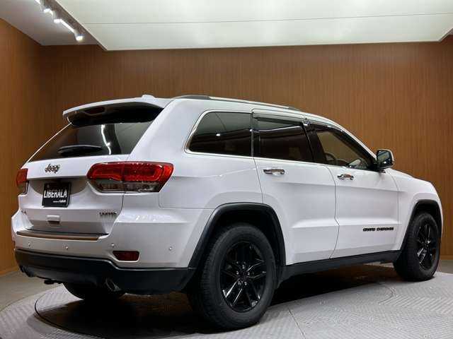 クライスラー・ジープ ジープ グランドチェロキー LTD 千葉県 2017(平29)年 6.5万km ブライトホワイトクリアコート パノラマＳＲ　/ＡＣＣ　/黒革　/ナビ　/ＴＶ　/Ｂカメラ　/Ｂｌｕｅｔｏｏｔｈ接続　/ＡＬＰＩＮＥサウンド　/電動シート　/シートＨ　/ＨＩＤ　/オートハイビーム　/パークアシスト　/衝突軽減Ｂ　/ＢＳＭ　/ＬＫＡ　/ドラレコ
